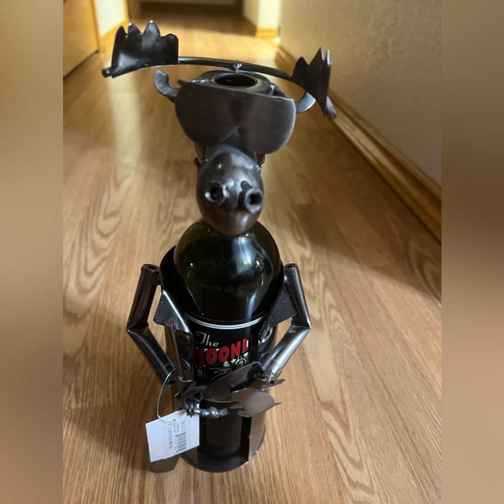 Metal moose wine holder